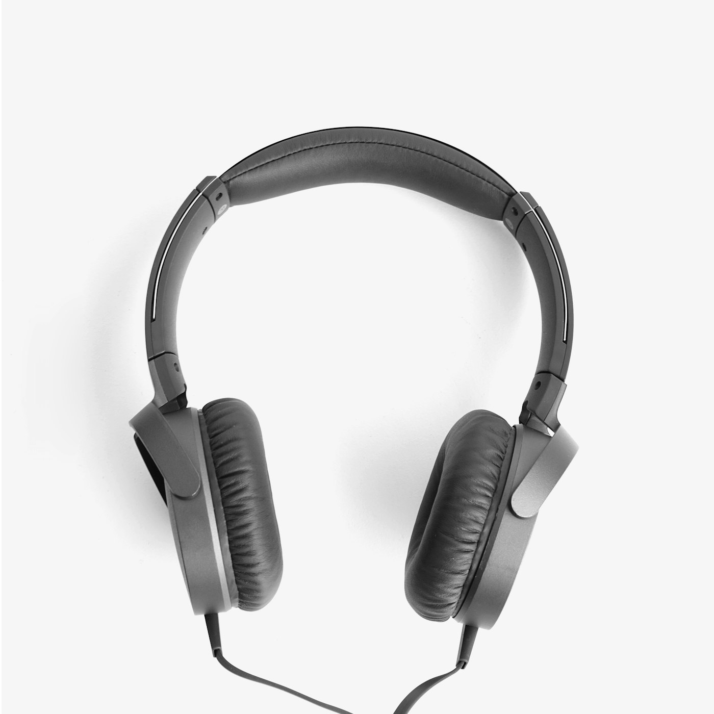 Q1 Studio wired headphones