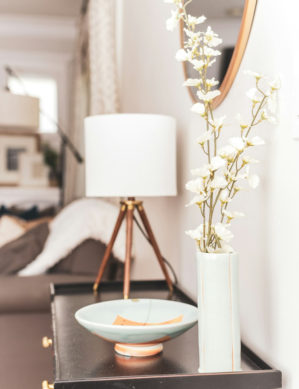 Tripod table lamp
